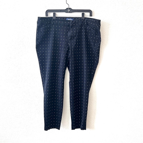 Old Navy Pants - Old Navy Women’s Size 18 Regular Pixie Mid Rise Black Pants White Diamond Print